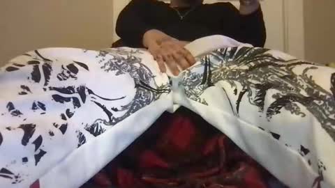 Snapshot of nofacenelly chatting on 12.21.25 nofacenelly online show from 12.21.25