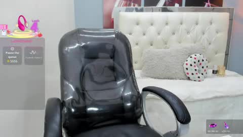 Snapshot of noha_scott chatting on 05.09.26 Noha Scott online show from 05.09.26