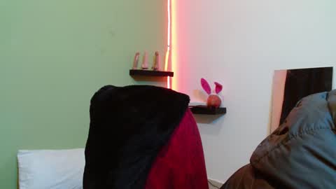 Noha Thomson online show from 12.13.24