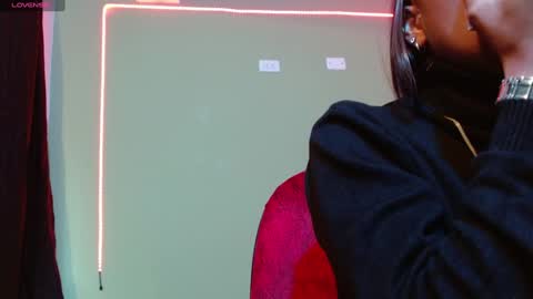 Noha Thomson online show from 01.23.25