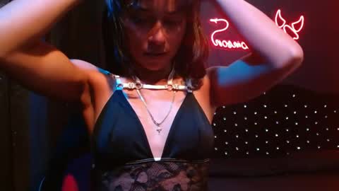 Noha Thomson online show from 04.17.26