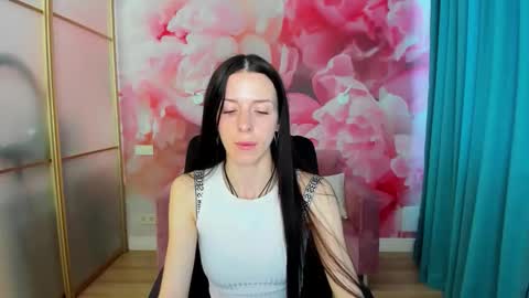 Snapshot of noirdiva chatting on 05.19.26 NoirDiva online show from 05.19.26