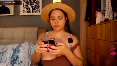Snapshot of noor_bloom chatting on 06.10.26 Soy Ash online show from 06.10.26