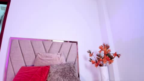 Snapshot of nora_dasilva chatting on 12.14.24 Nora Da Silva online show from 12.14.24