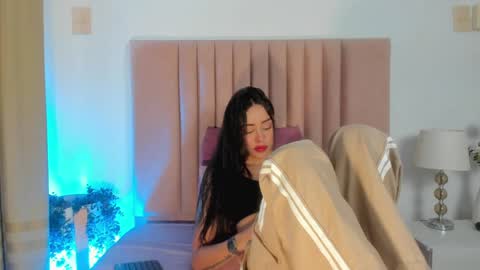 Snapshot of nora_dasilva chatting on 01.11.25 Nora Da Silva online show from 01.11.25