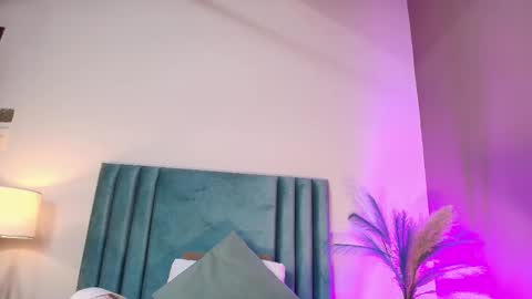 Snapshot of nora_dasilva chatting on 10.25.25 Nora Da Silva online show from 10.25.25