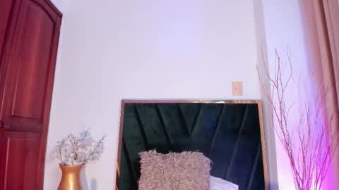 Snapshot of nora_dasilva chatting on 11.11.25 Nora Da Silva online show from 11.11.25