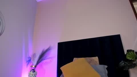 Snapshot of nora_dasilva chatting on 11.22.25 Nora Da Silva online show from 11.22.25