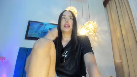 Snapshot of nora_dasilva chatting on 11.30.25 Nora Da Silva online show from 11.30.25