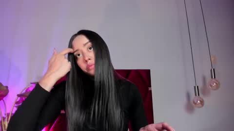 Snapshot of nora_dasilva chatting on 12.17.25 Nora Da Silva online show from 12.17.25