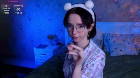 Snapshot of nora_failure chatting on 12.04.25 Nora Failure online show from 12.04.25