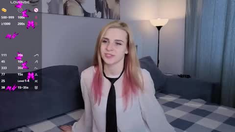 Elina online show from 10.16.25