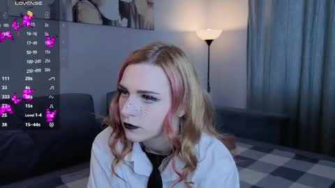 Elina online show from 10.31.25