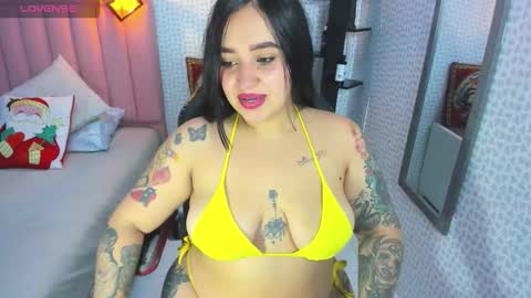 Snapshot of noraloux1 chatting on 12.22.25 noraloux1 online show from 12.22.25