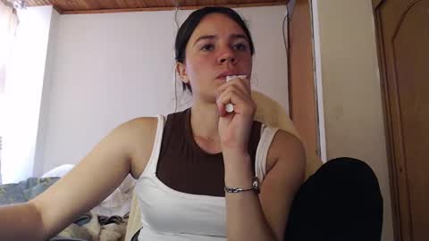 Snapshot of noreen_ chatting on 02.12.26 noreen_ online show from 02.12.26