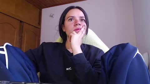 Snapshot of noreen_ chatting on 03.07.26 noreen_ online show from 03.07.26