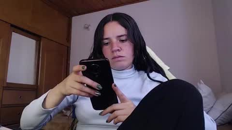 Snapshot of noreen_ chatting on 03.10.26 noreen_ online show from 03.10.26