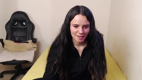 Snapshot of noreen_ chatting on 04.08.26 noreen_ online show from 04.08.26