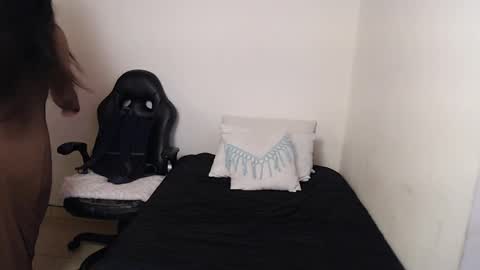 Snapshot of noreen_ chatting on 04.12.26 noreen_ online show from 04.12.26