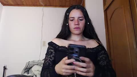 Snapshot of noreen_ chatting on 04.15.26 noreen_ online show from 04.15.26