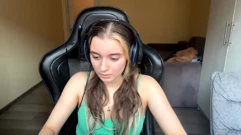 Elena online show from 04.06.26