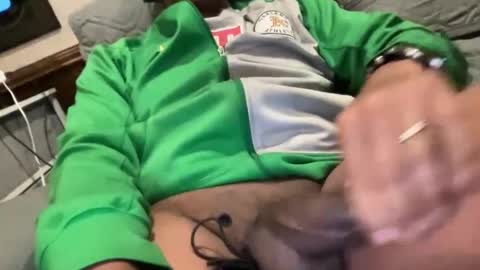 Snapshot of nostringfun chatting on 12.19.24 nostringfun online show from 12.19.24