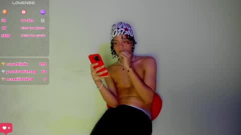 Snapshot of not_hoffman chatting on 01.04.25 HOFFMAN online show from 01.04.25