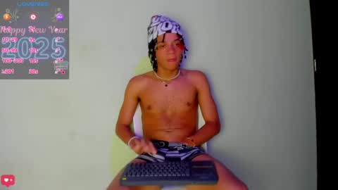 Snapshot of not_hoffman chatting on 01.07.25 HOFFMAN online show from 01.07.25