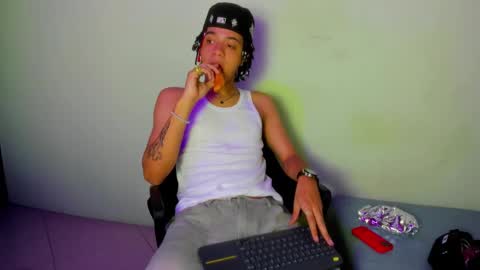 Snapshot of not_hoffman chatting on 02.07.25 HOFFMAN online show from 02.07.25