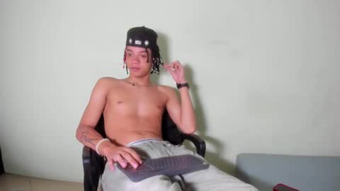 Snapshot of not_hoffman chatting on 02.12.25 HOFFMAN online show from 02.12.25