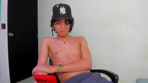 Snapshot of not_hoffman chatting on 03.05.25 HOFFMAN online show from 03.05.25