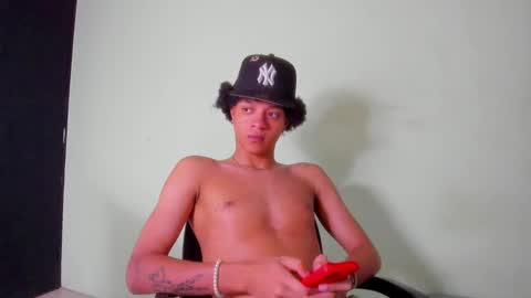 Snapshot of not_hoffman chatting on 03.10.25 HOFFMAN online show from 03.10.25