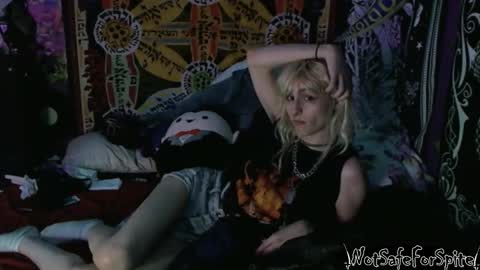 Snapshot of notsafeforspite chatting on 03.27.26 FREAKY DRACULA online show from 03.27.26