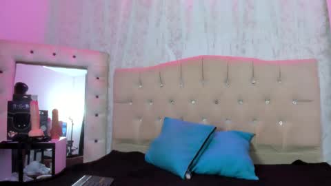 Snapshot of nova_sex1 chatting on 11.18.25 nova online show from 11.18.25