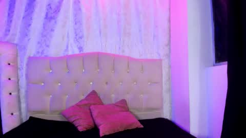 Snapshot of nova_sex1 chatting on 11.26.25 nova online show from 11.26.25