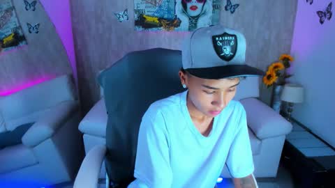 Snapshot of nova_sex1 chatting on 12.04.25 nova online show from 12.04.25