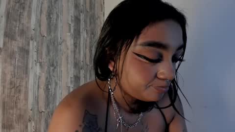 Snapshot of nova_swan chatting on 02.12.25 NOVA online show from 02.12.25