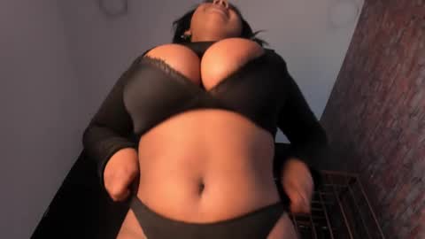 Snapshot of nova_swan chatting on 02.27.25 NOVA online show from 02.27.25