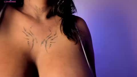 Snapshot of nova_swan chatting on 09.19.25 NOVA online show from 09.19.25