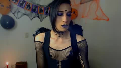 Snapshot of novanyx11 chatting on 10.10.25 Nova... online show from 10.10.25
