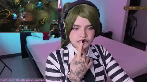 Snapshot of noxarcanee chatting on 10.10.25 Goth Darling online show from 10.10.25
