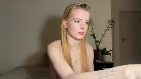 Snapshot of nura_foxx chatting on 06.21.26 nura_foxx online show from 06.21.26