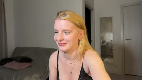 Snapshot of nura_foxx chatting on 06.28.26 nura_foxx online show from 06.28.26