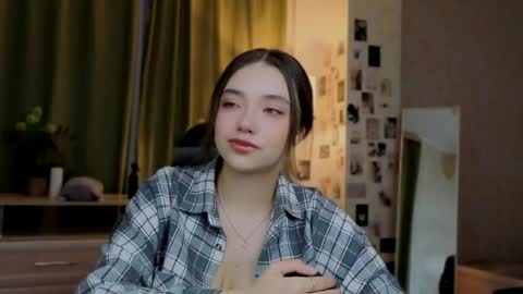 Snapshot of nutshellz chatting on 05.19.26 Rachel online show from 05.19.26