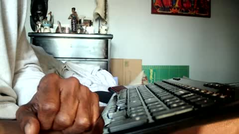 Snapshot of nyakuti chatting on 12.19.24 KN online show from 12.19.24