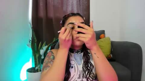 Snapshot of nyalgasai1 chatting on 10.23.25 Nia online show from 10.23.25