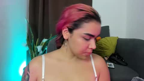 Snapshot of nyalgasai1 chatting on 10.31.25 Nia online show from 10.31.25