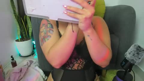 Snapshot of nyalgasai1 chatting on 02.05.26 Nia online show from 02.05.26