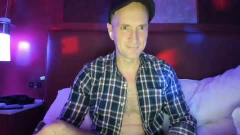 Snapshot of nyhudsonvalleyfun chatting on 10.16.25 HudsonValleyNYfun online show from 10.16.25