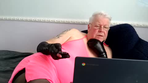 Snapshot of nylonlegs69 chatting on 05.18.26 stockings suspenders mad online show from 05.18.26